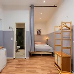Retro-apartment Mit Terrasse ברלין