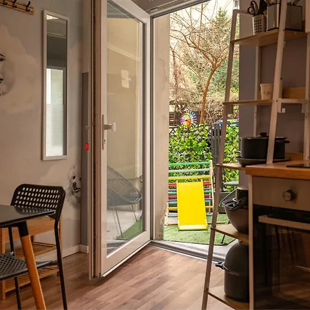 Apartment Cozy Retro Chic With Patio And Self Check-in *