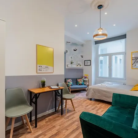 Apartment Cozy Retro Chic With Patio And Self Check-in *