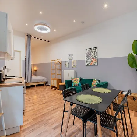 Cozy Retro Chic With Patio And Self Check-in * Berlin