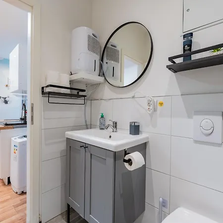Cozy Retro Chic With Patio And Self Check-in Apartment