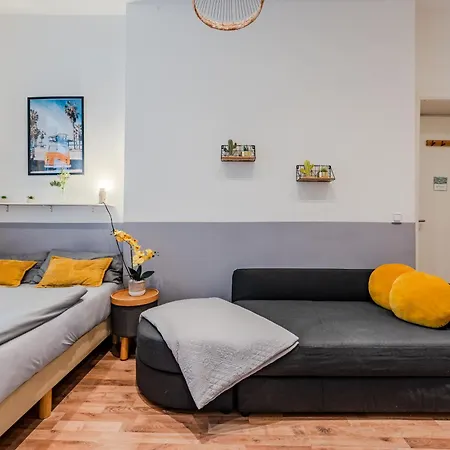 Retro-apartment Mit Terrasse *