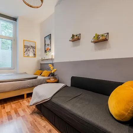 Cozy Retro Chic With Patio And Self Check-in 베를린