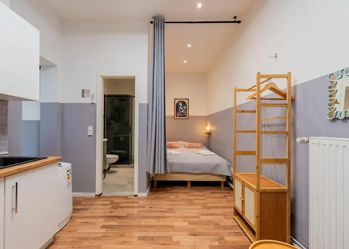 Cozy Retro Chic With Patio And Self Check-in برلين