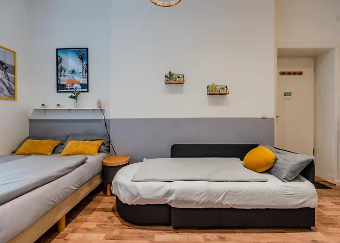 Retro-Apartment Mit Terrasse