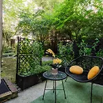 Retro-Apartment Mit Terrasse Apartmán