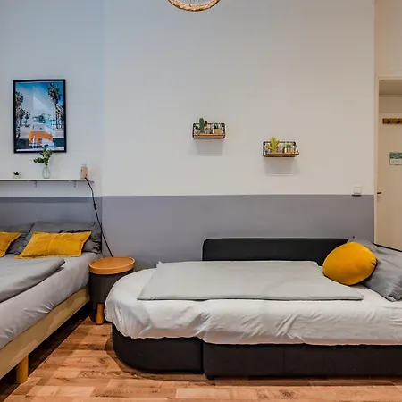 Retro-apartment Mit Terrasse