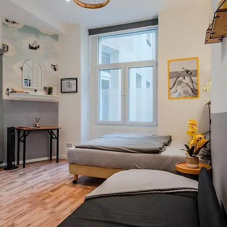 Retro-apartment Mit Terrasse Berlin