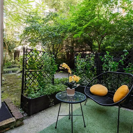 Retro-apartment Mit Terrasse Daire