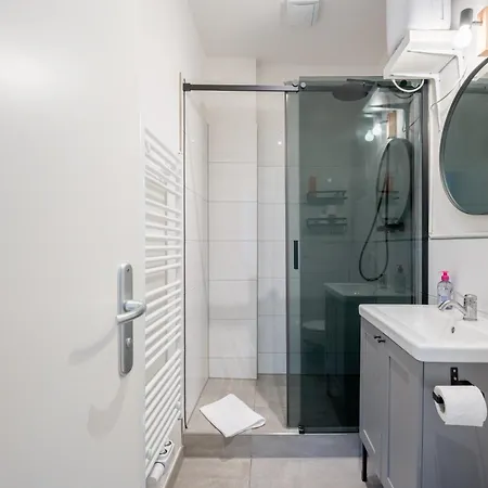 Cozy Retro Chic With Patio And Self Check-in